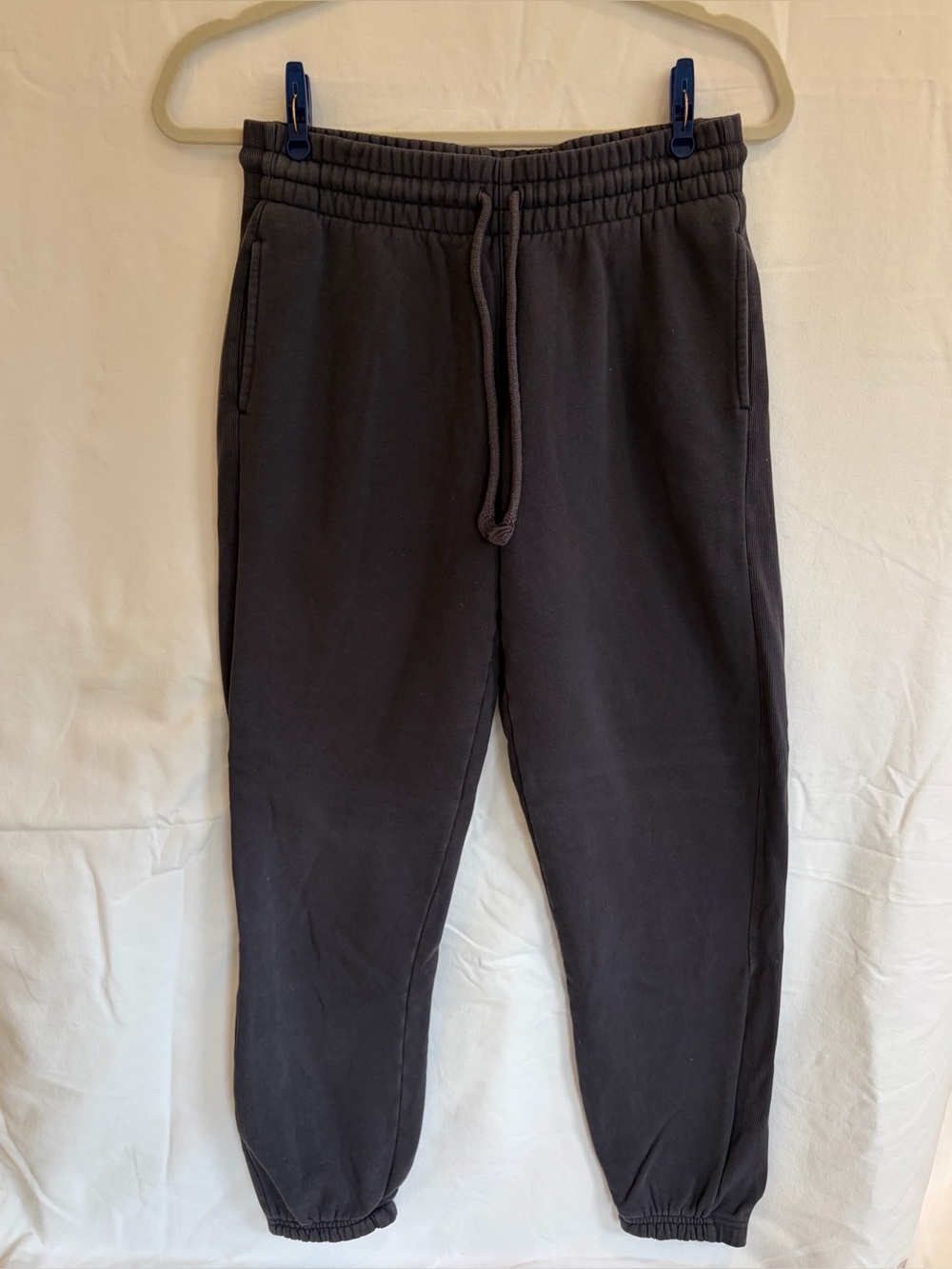 Aritzia TNA Cozy Fleece Ink Grey Joggers